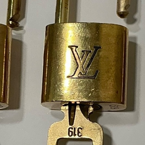 Louis Vuitton loc and key set - Picture 3 of 3